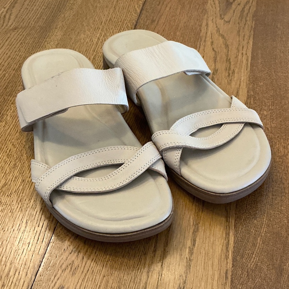 Woman’s Abeo light tan slide sandal. Size 5.5. Soft leather uppers. Velcro strap